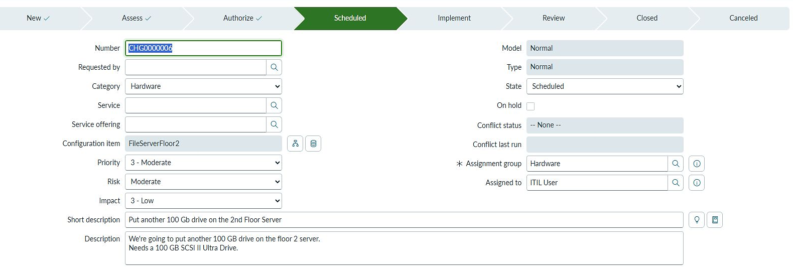 ServiceNow PDIのNormal ChangeフォームでScheduled状態、構成アイテム、Priority、Risk、担当グループを確認する画面